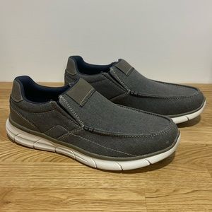 NWOT Mens Casual Slip Ons size 9